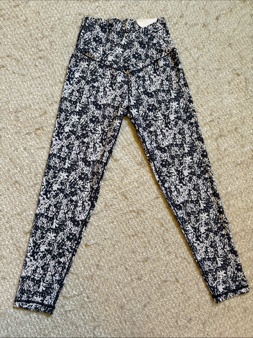 🪻 AERIE WOMENS SIZE MEDIUM SHORT OFFLINE HIGH RISE FLORAL CROSSOVER LEGGINGS